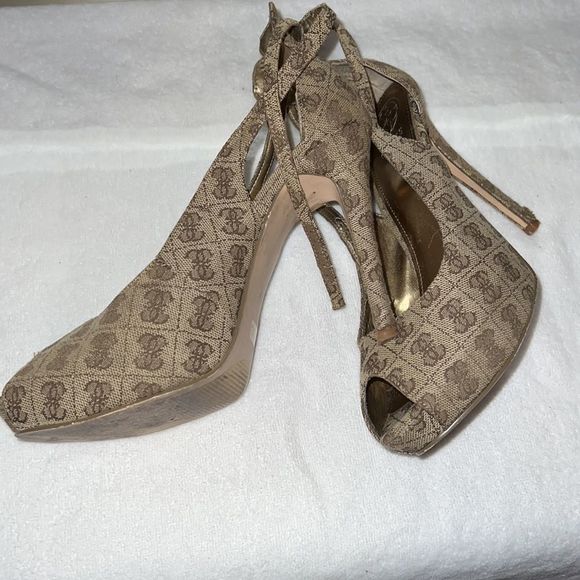 𝅺Guess Heels - Picture 2 of 5